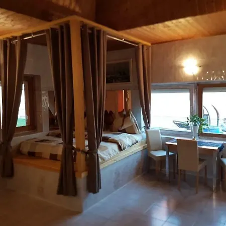 Vár-lak Apartman *